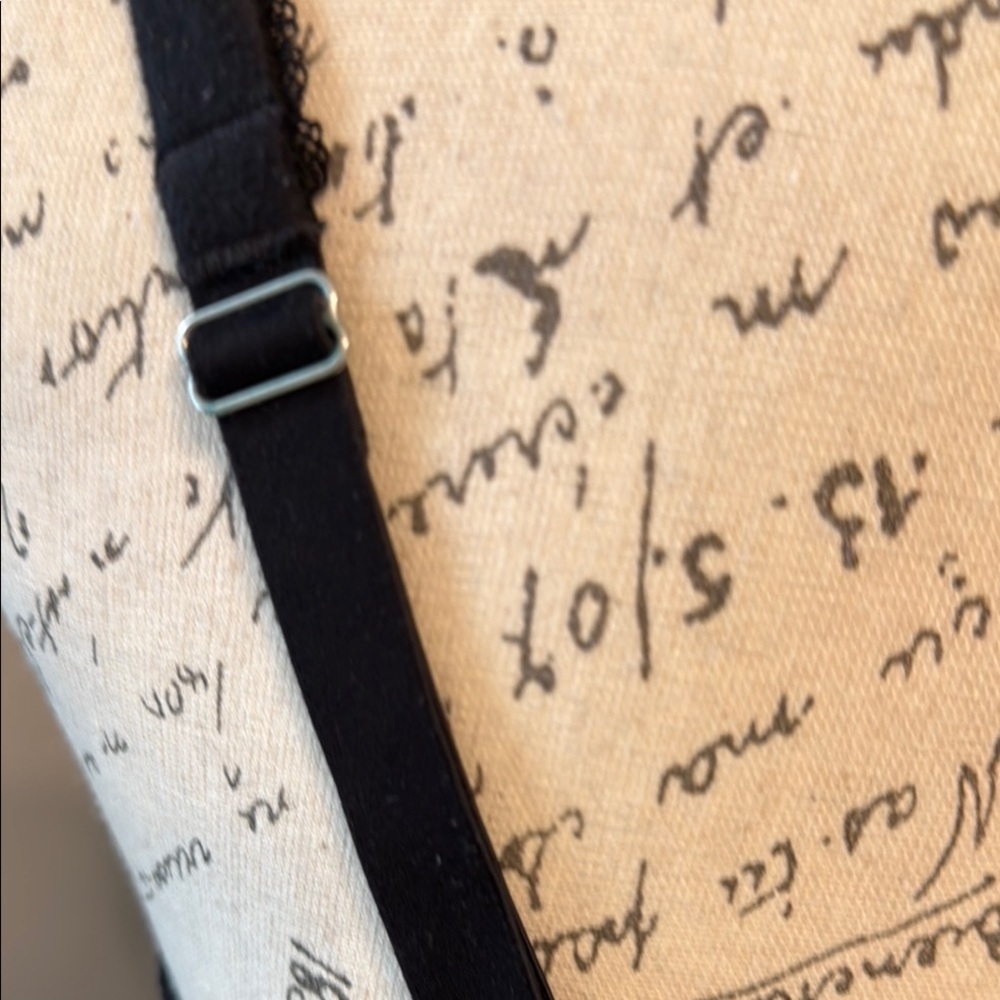 EUC Victorias Secret Elegant Black Floral Lace Underwire Bra - 38D​ - Picture 5 of 12